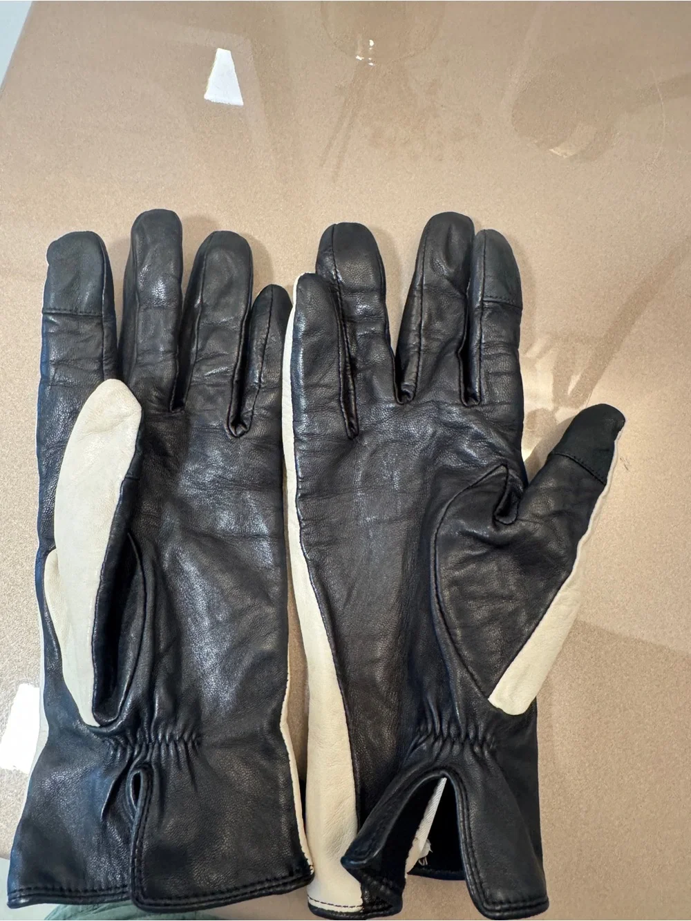 kate spade Two-Tone Leather Gloves in Cream and Black